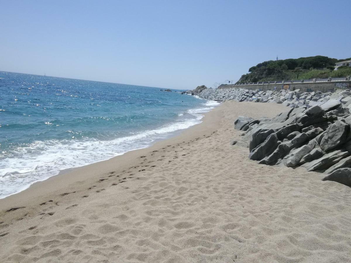 Appartement White Stones Beach In Sant Pol De Mar Extérieur photo